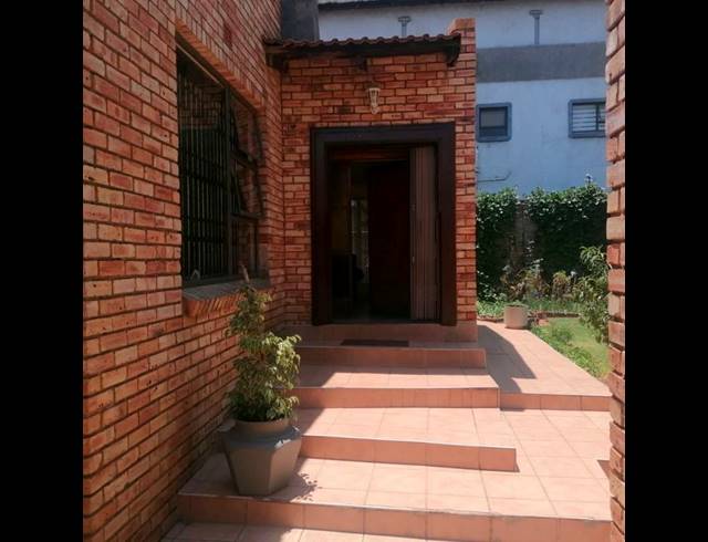 4 BEDROOM HOUSE FOR SALE IN SPRUIT VIEW